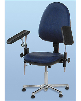 Blutentnahmestuhl mit zwei Armauflagen, Fukreuz alu poliert, Bezug rot, AGA Sanittsartikel, medishop.de